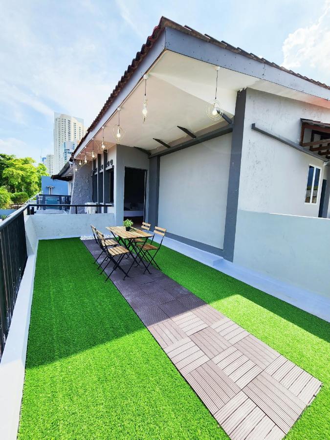 Gurney Coast Guest House By Sky Hive George Town Exterior photo